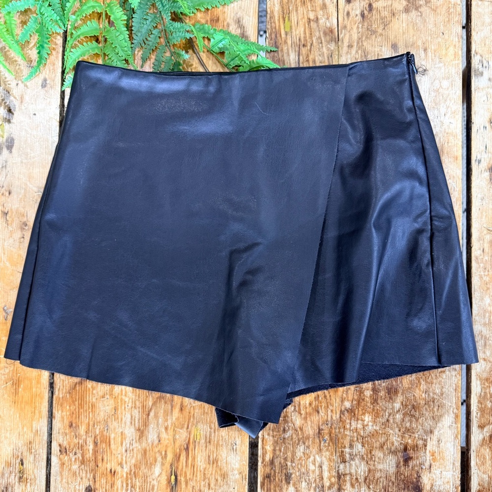 Dress Forum Black Faux Leather Skort